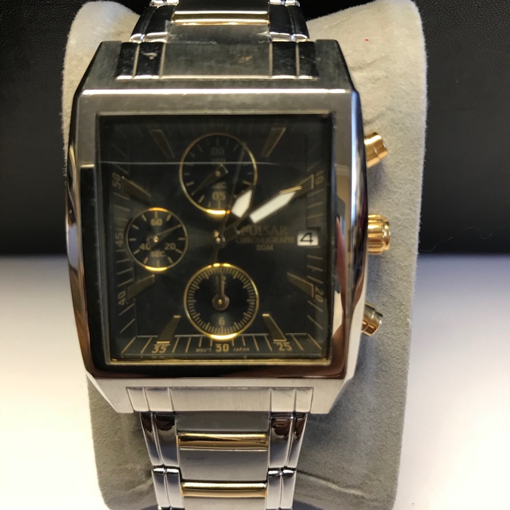 PULSAR Men’s Watch EUC battery required